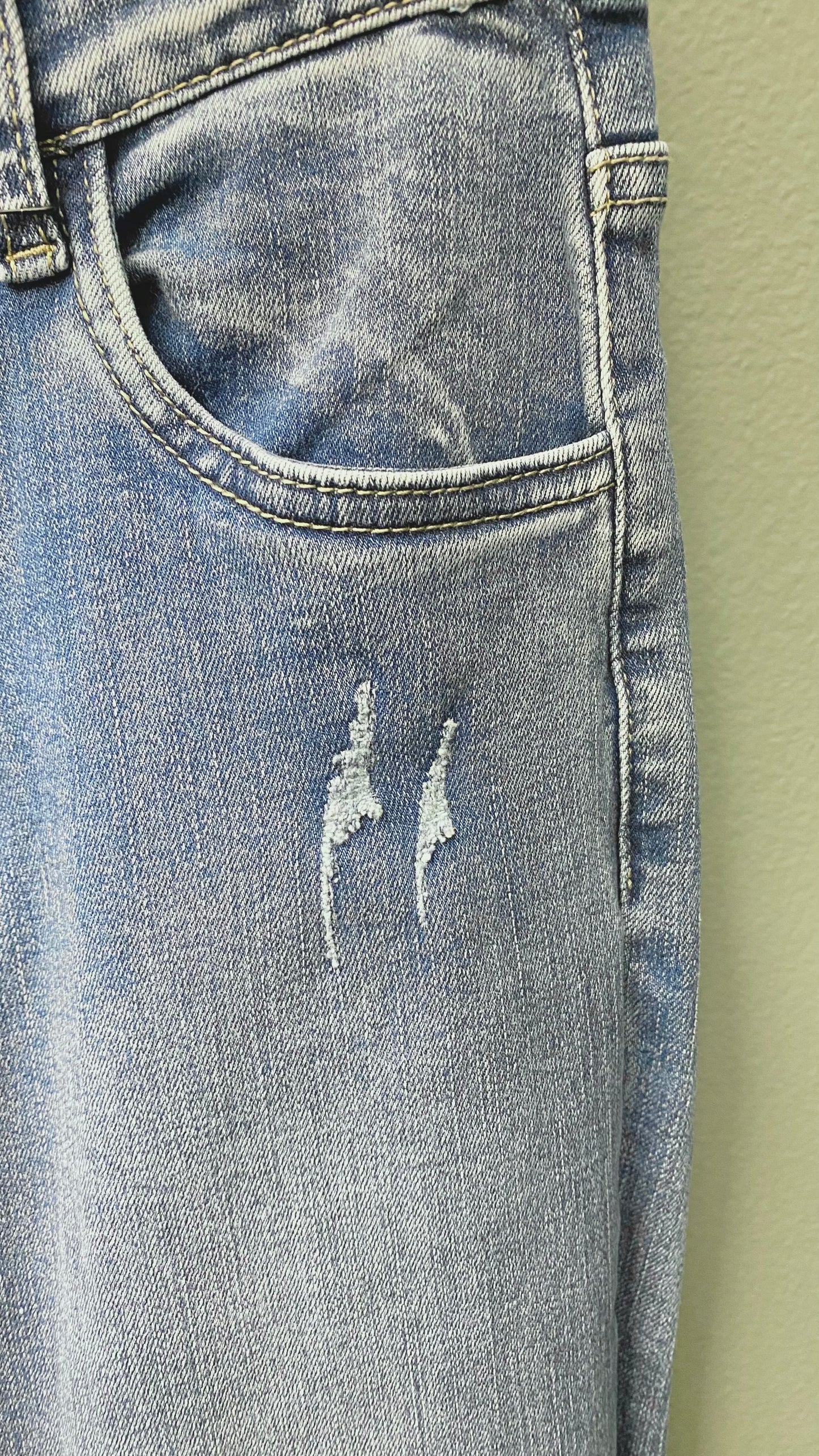 Coco + Carmen Distressed Jean