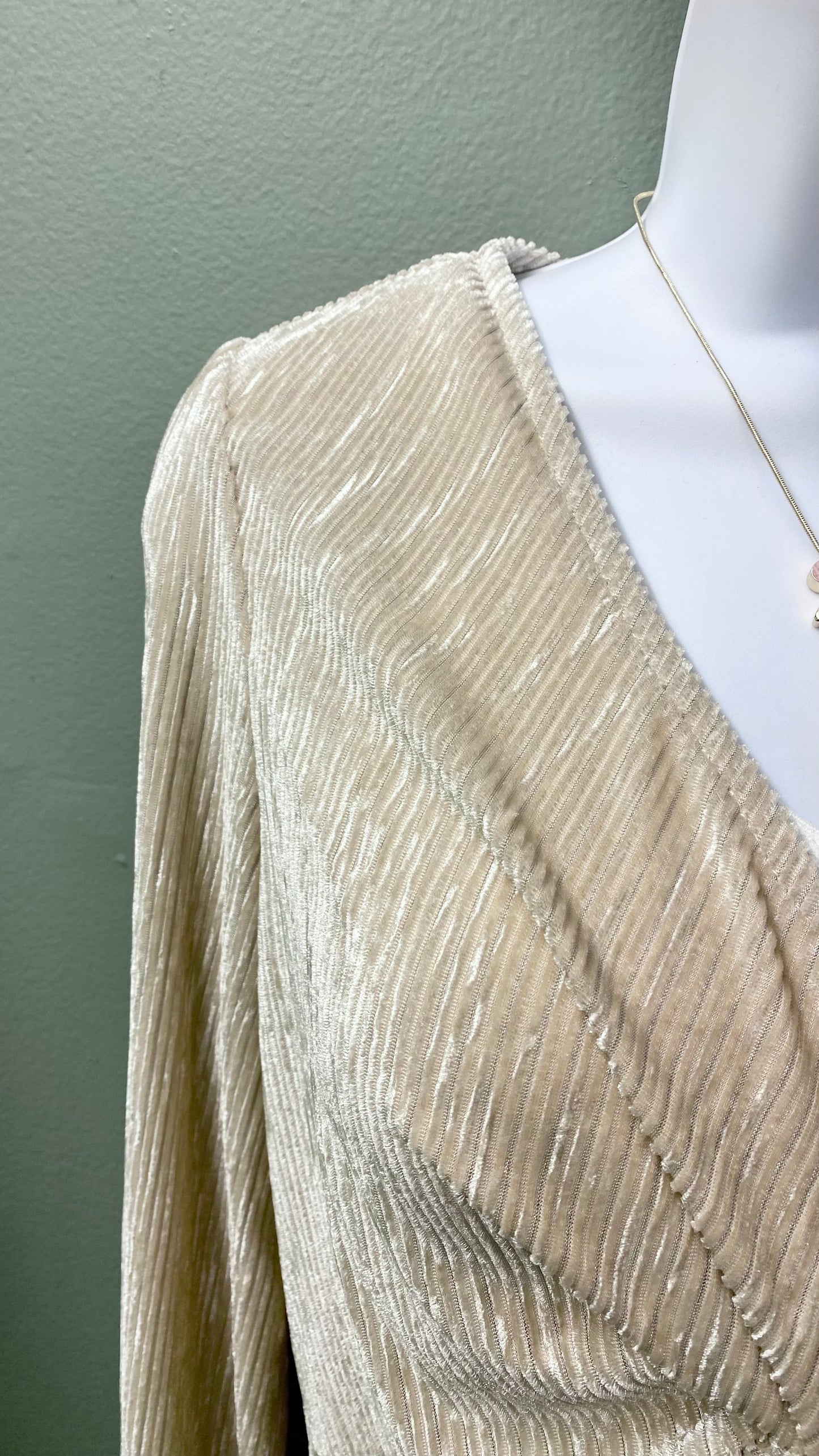 Tru Luxe Twist Front Top