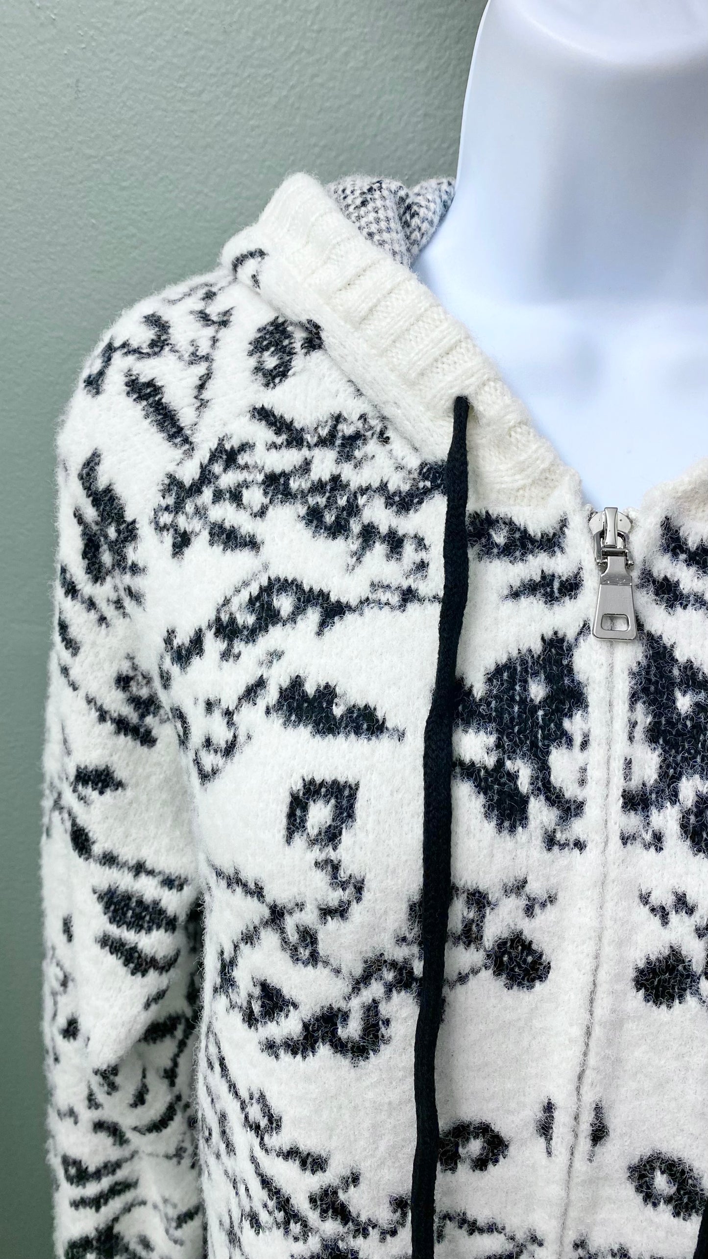 Kamana Marble Hoodie Sweater