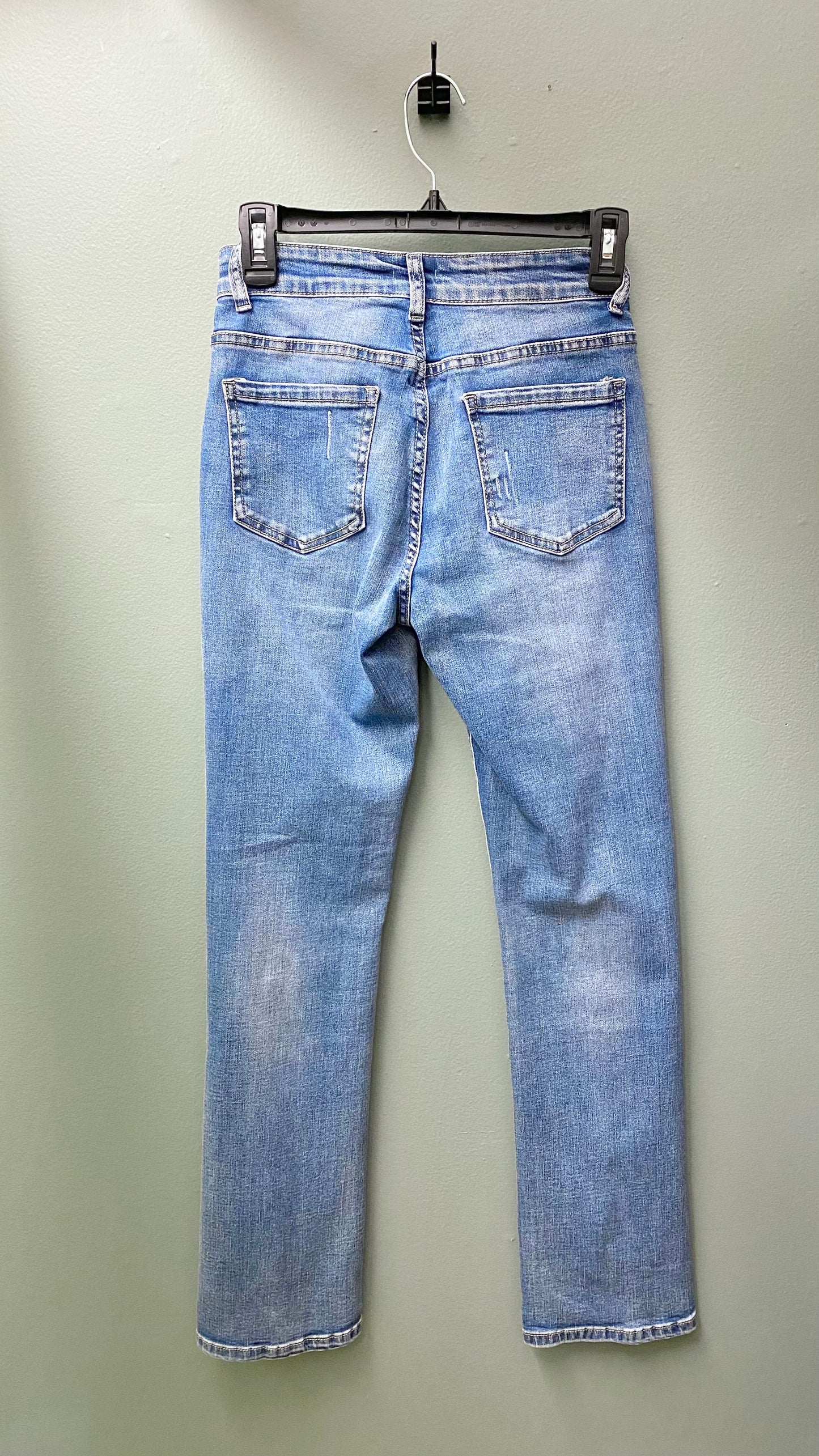Coco + Carmen Distressed Jean
