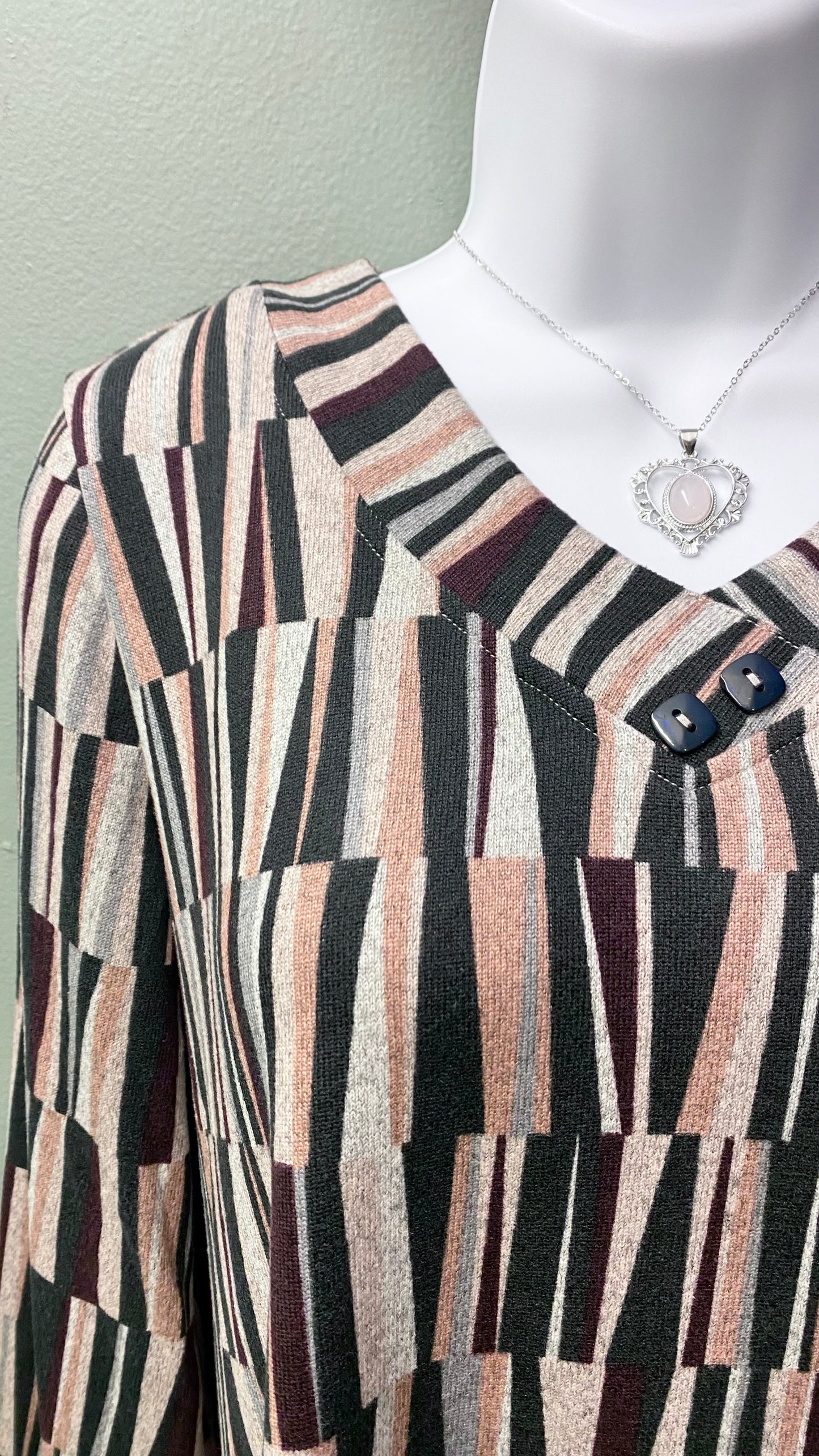 Clearance - Multiples V-Neck Patterned