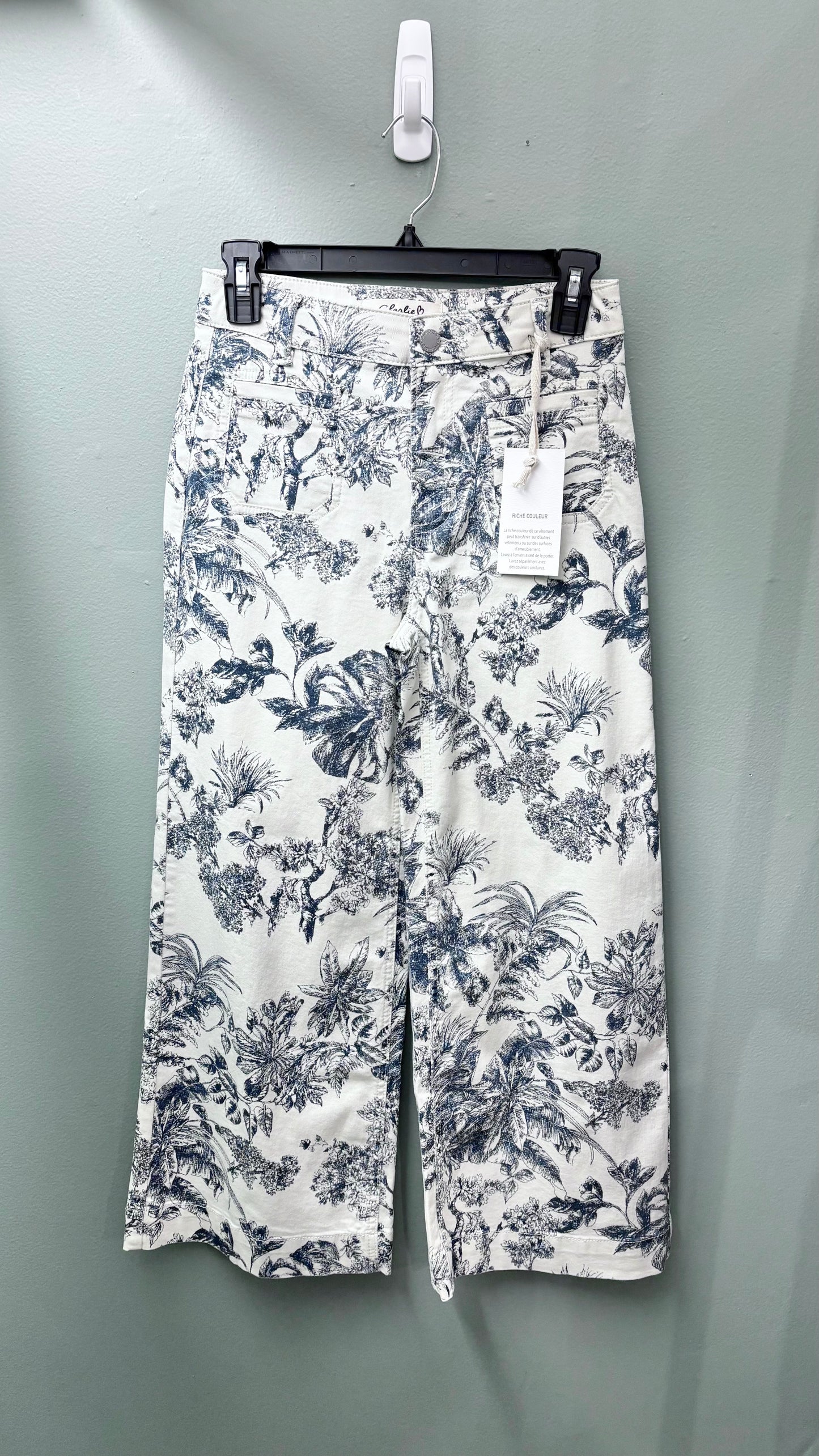 * Charlie B Cropped Patch Pocket Print Pants