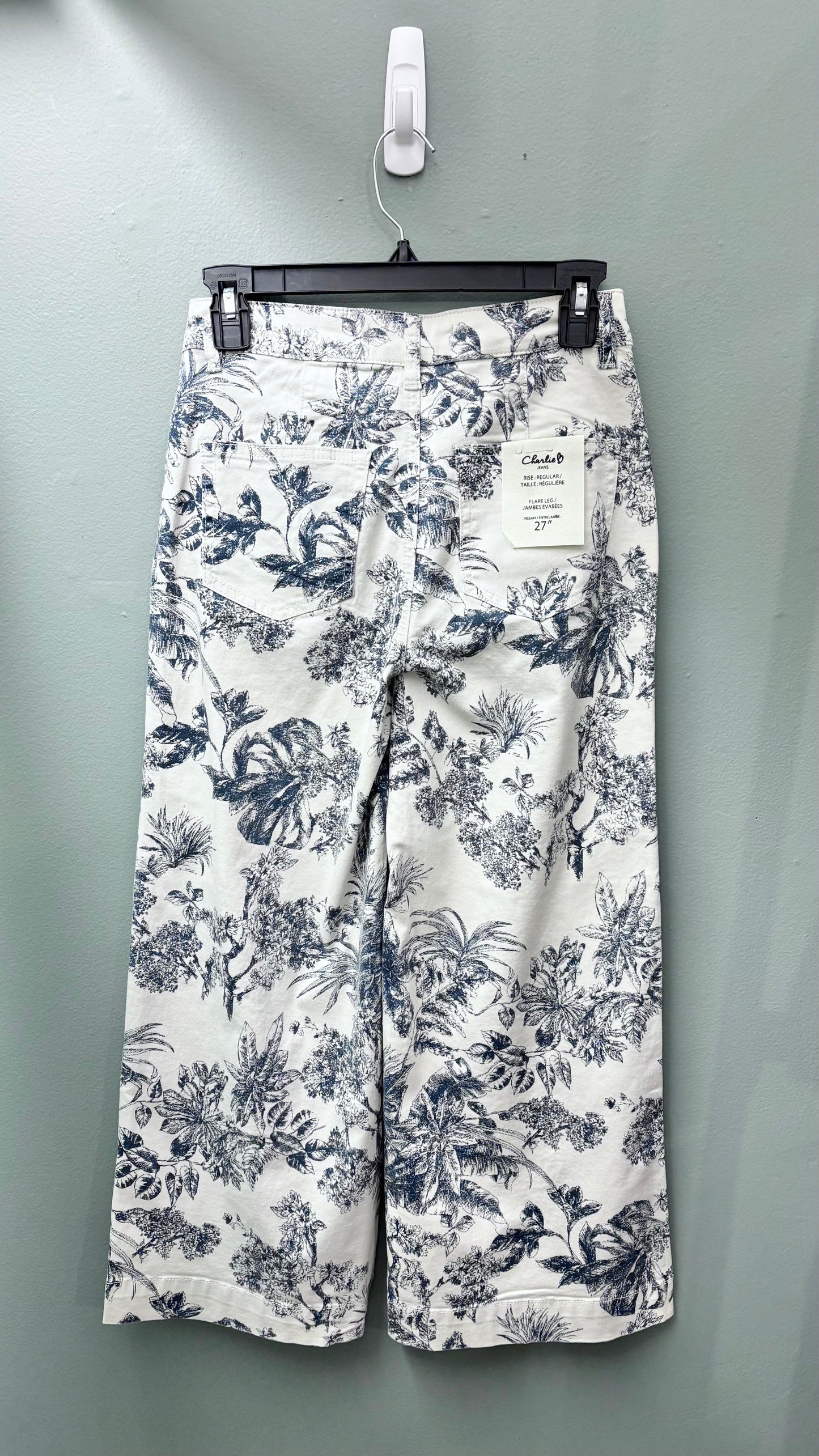 * Charlie B Cropped Patch Pocket Print Pants