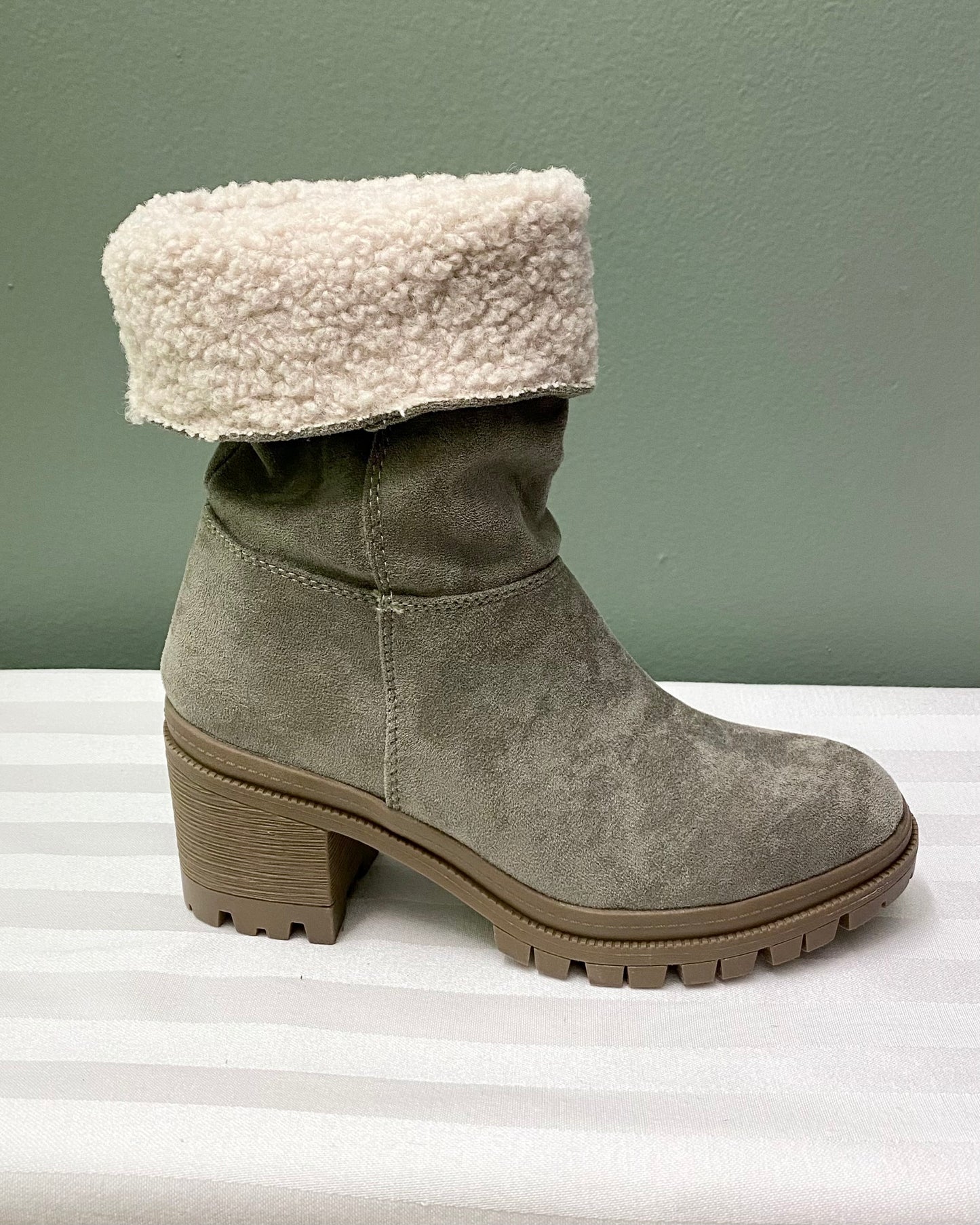 * VeryG Slouched Grey Boot