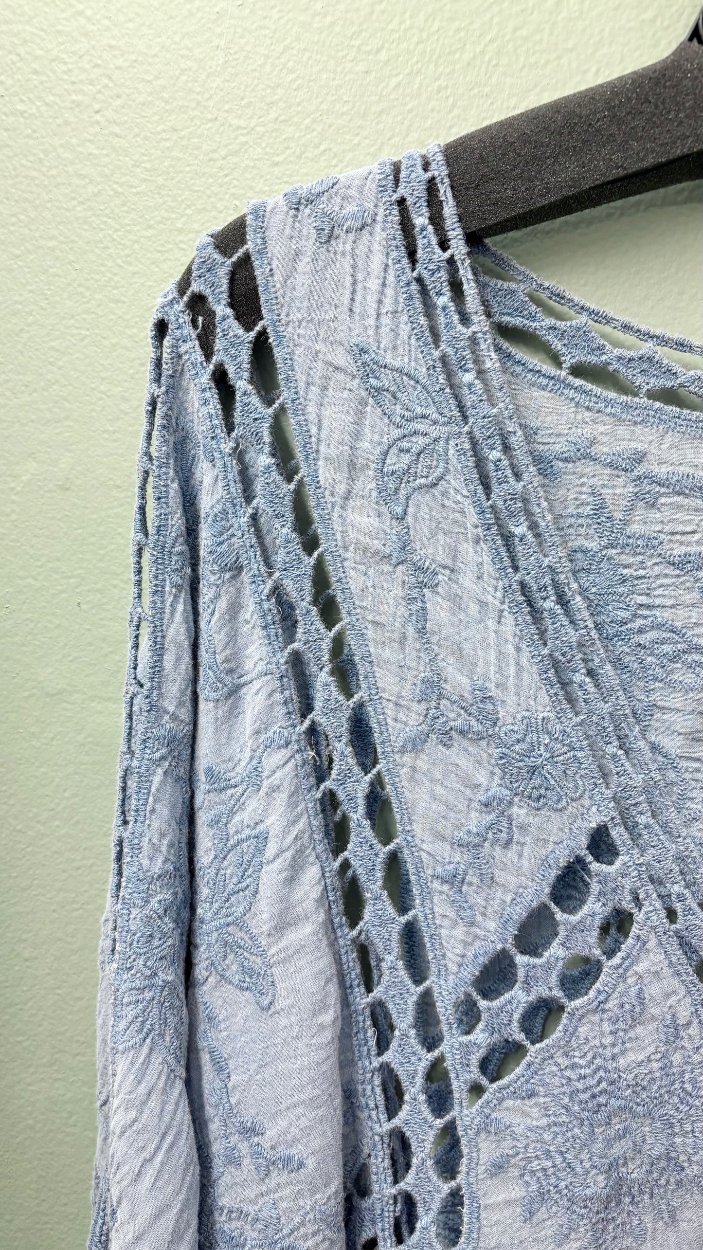 * Tru Luxe Embroidered Kimono Top
