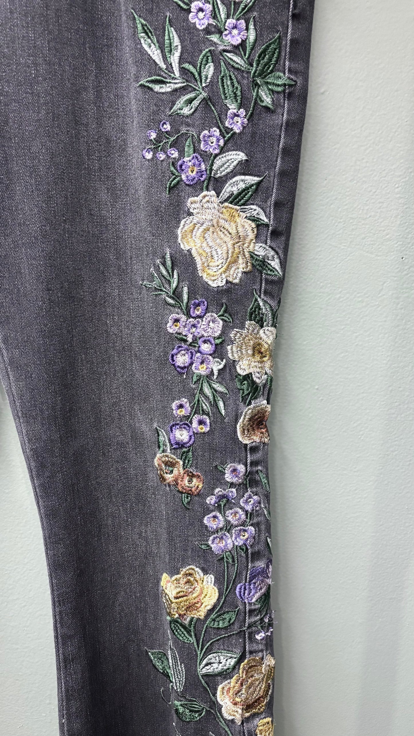 Tru Luxe Embroidered Jean